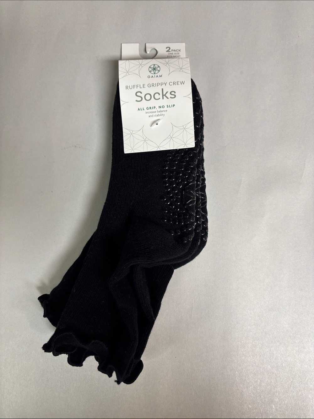 New Gaiam Socks Women’s 2 Pair Black Ruffle Grippy Crew Socks Activewear Yoga